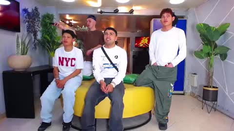 THOMAS AND DAMIAND online show from October 20, 4:06 am