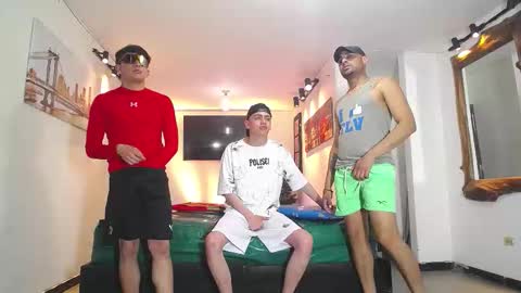 THOMAS AND DAMIAND online show from December 17, 7:42 pm