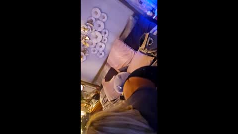 bouncybronze online show from September 23, 6:40 am