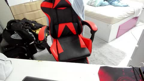 boy_boy22 online show from December 14, 11:55 pm