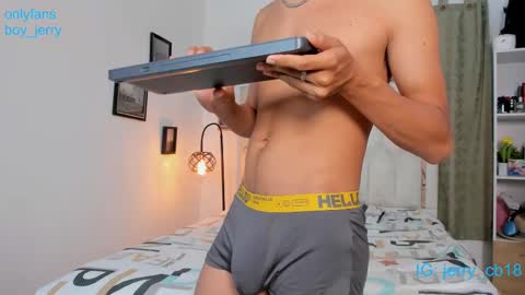 Snapshot of boy_jerry chatting on September 29, 4:22 am boy_jerry online show from September 29, 4:22 am