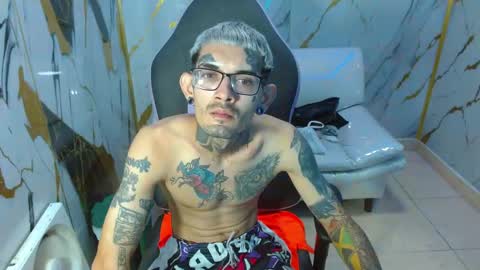 boy_tatto77 online show from February 11, 7:50 pm