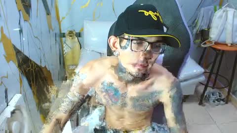 boy_tatto77 online show from April 7, 8:33 pm