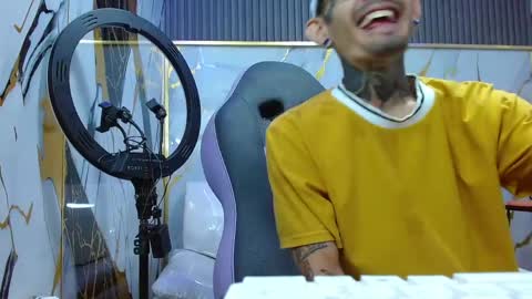 boy_tatto77 online show from March 23, 12:43 pm