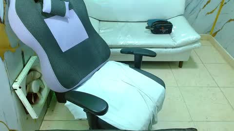 boy_tatto77 online show from March 27, 1:01 pm