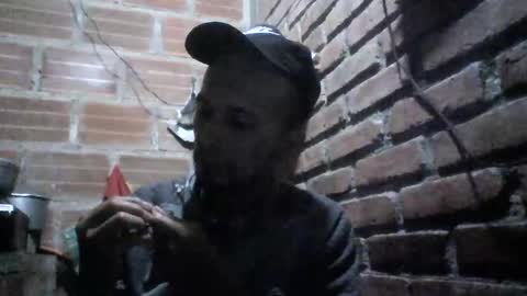 Snapshot of boycumlatino21 chatting on December 8, 3:50 am Boy online show from December 8, 3:50 am