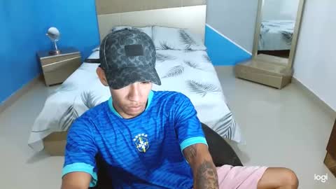 Snapshot of boyhot_sw chatting on January 25, 12:06 am boyhot_sw online show from January 25, 12:06 am