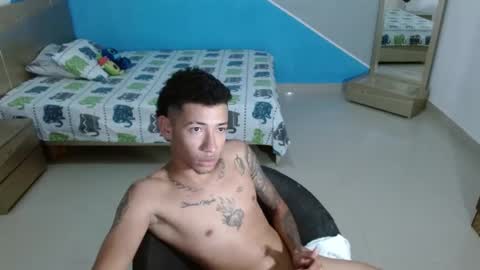 Snapshot of boyhot_sw chatting on February 14, 4:47 am boyhot_sw online show from February 14, 4:47 am