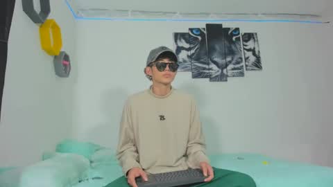 boys4hot_777 online show from March 2, 7:02 pm