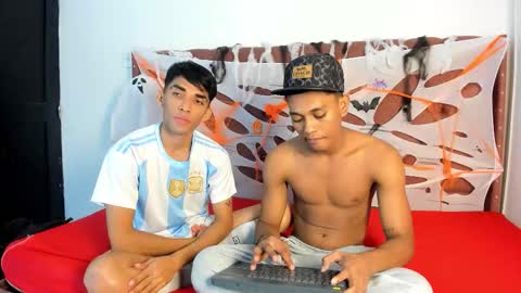 Snapshot of boys_hotparty chatting on October 15, 1:34 pm ALEX - TAYLER -MIKE online show from October 15, 1:34 pm