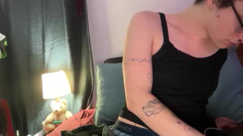 boywithbug online show from February 27, 12:03 am