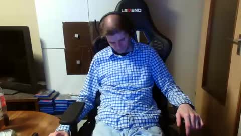 Snapshot of bponie1 chatting on December 28, 5:12 am bponie1 online show from December 28, 5:12 am