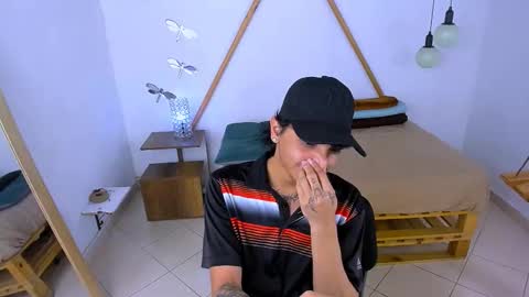 Snapshot of brand_hades chatting on October 16, 7:35 pm B R A N D online show from October 16, 7:35 pm