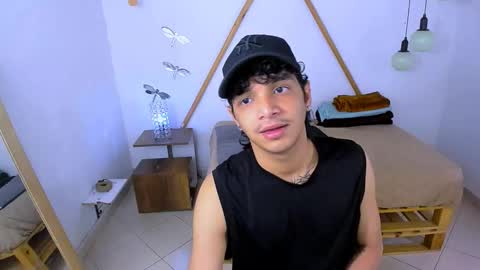 Snapshot of brand_hades chatting on October 18, 7:51 pm B R A N D online show from October 18, 7:51 pm
