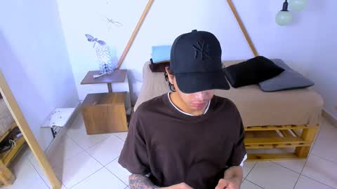 Snapshot of brand_hades chatting on October 8, 6:14 pm B R A N D online show from October 8, 6:14 pm