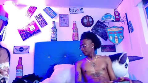 Snapshot of breazer__ chatting on October 12, 1:09 am breazer__ online show from October 12, 1:09 am