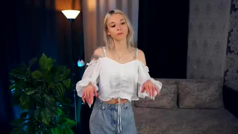 Mia Bunyard online show from February 16, 11:05 pm