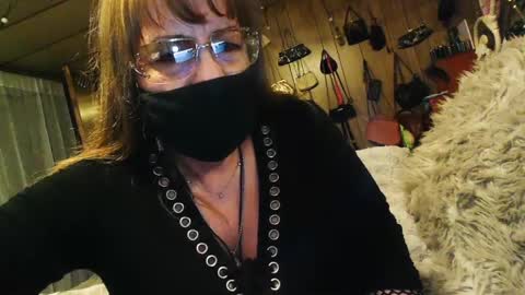 Snapshot of breezywinds963 chatting on October 9, 1:44 am breezywinds963 online show from October 9, 1:44 am