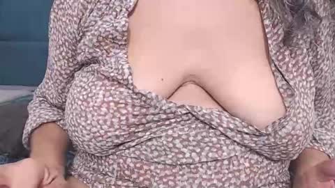 BRENDA VELASQUEZ online show from April 8, 9:18 pm