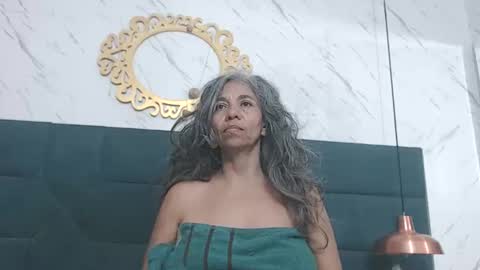 BRENDA VELASQUEZ online show from April 15, 11:27 pm