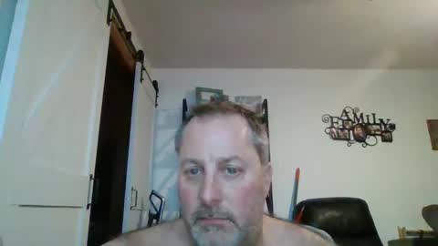 Snapshot of brettsky chatting on December 7, 2:03 am hey online show from December 7, 2:03 am