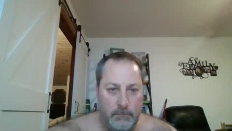 Snapshot of brettsky chatting on January 8, 5:16 am hey online show from January 8, 5:16 am