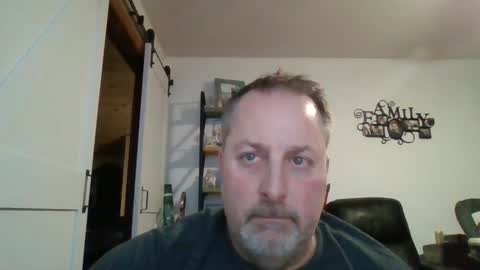 Snapshot of brettsky chatting on January 11, 12:22 am hey online show from January 11, 12:22 am