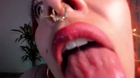 Snapshot of bri_von_dhara_ chatting on September 24, 4:03 pm Bri online show from September 24, 4:03 pm