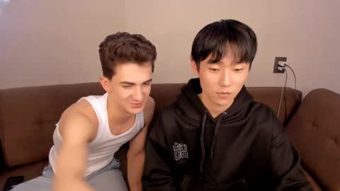 Snapshot of brian_stars chatting on February 7, 9:15 pm Brian boy online show from February 7, 9:15 pm