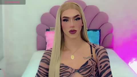 Snapshot of briana_sex32 chatting on February 18, 1:43 am BRIANA online show from February 18, 1:43 am