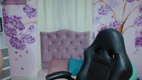 Snapshot of briathomas chatting on January 28, 10:45 pm DAYANNA online show from January 28, 10:45 pm