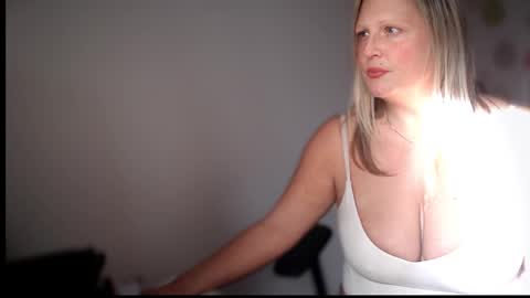 British Bella online show from March 10, 1:59 pm