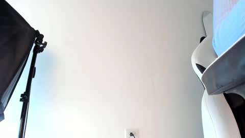   online show from March 13, 11:35 am