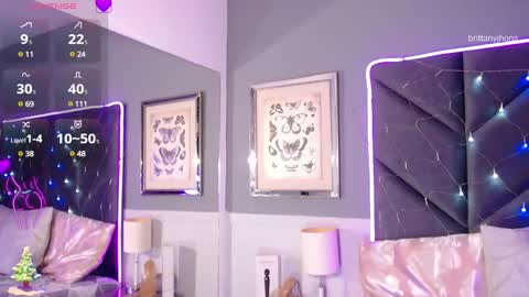 Snapshot of brittanyjhonnns chatting on December 17, 2:12 am brittany 25 years old happy as a worm online show from December 17, 2:12 am