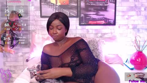 Snapshot of brittanyjhonnns chatting on December 31, 2:14 pm brittany 25 years old happy as a worm online show from December 31, 2:14 pm