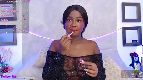 Snapshot of brittanyjhonnns chatting on December 29, 9:39 am brittany 25 years old happy as a worm online show from December 29, 9:39 am
