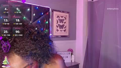 Snapshot of brittanyjhonnns chatting on December 17, 5:18 am brittany 25 years old happy as a worm online show from December 17, 5:18 am