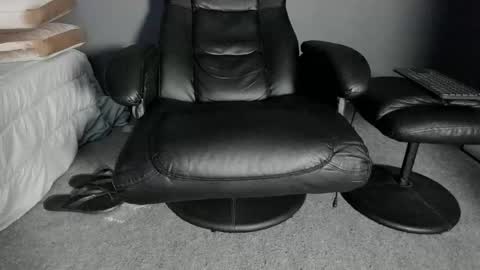 brockhurn_ online show from April 16, 11:29 pm