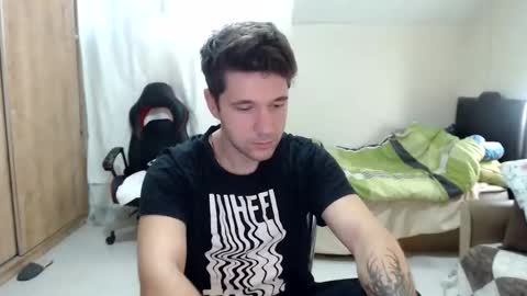 Snapshot of brownhaiir chatting on September 18, 1:59 pm brownhaiir online show from September 18, 1:59 pm