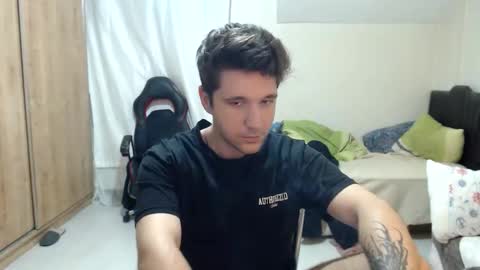 Snapshot of brownhaiir chatting on September 25, 7:43 pm brownhaiir online show from September 25, 7:43 pm