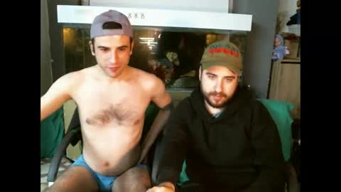 Snapshot of brownhaiir chatting on October 16, 11:14 pm brownhaiir online show from October 16, 11:14 pm