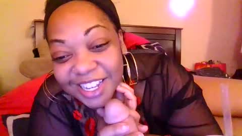 Snapshot of brownroundrenee chatting on March 10, 4:25 pm brownroundrenee online show from March 10, 4:25 pm