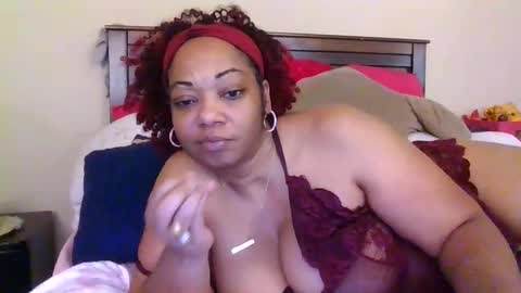 Snapshot of brownroundrenee chatting on September 8, 3:33 pm brownroundrenee online show from September 8, 3:33 pm