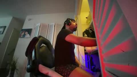 Brownskinshortyy online show from April 14, 11:30 pm