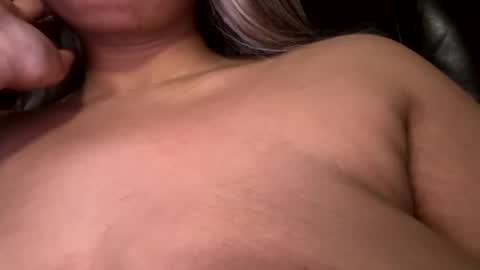 Snapshot of brownsugar0910 chatting on February 27, 12:14 am EtherealLilac online show from February 27, 12:14 am