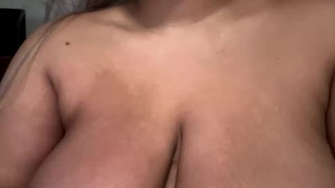 Snapshot of brownsugar0910 chatting on February 24, 5:09 pm EtherealLilac online show from February 24, 5:09 pm