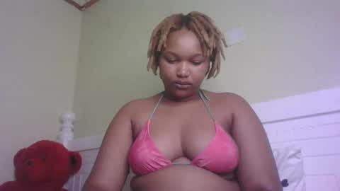 Snapshot of browny_candyz chatting on February 19, 6:22 am Tracy online show from February 19, 6:22 am