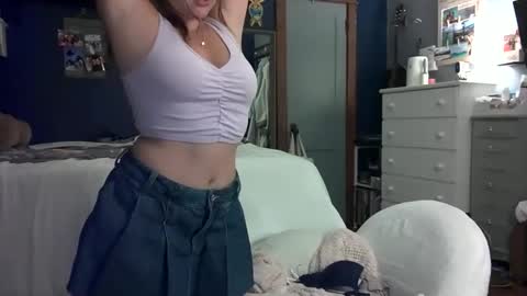brunettebaby040 online show from September 18, 3:43 am