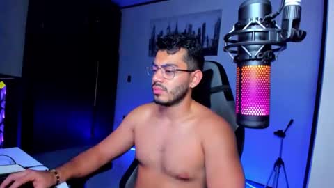 Snapshot of bruno_diaz31 chatting on December 23, 8:11 am Bruno online show from December 23, 8:11 am