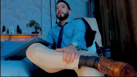 Snapshot of bruno_woods chatting on December 11, 6:09 pm Andres Suarez online show from December 11, 6:09 pm
